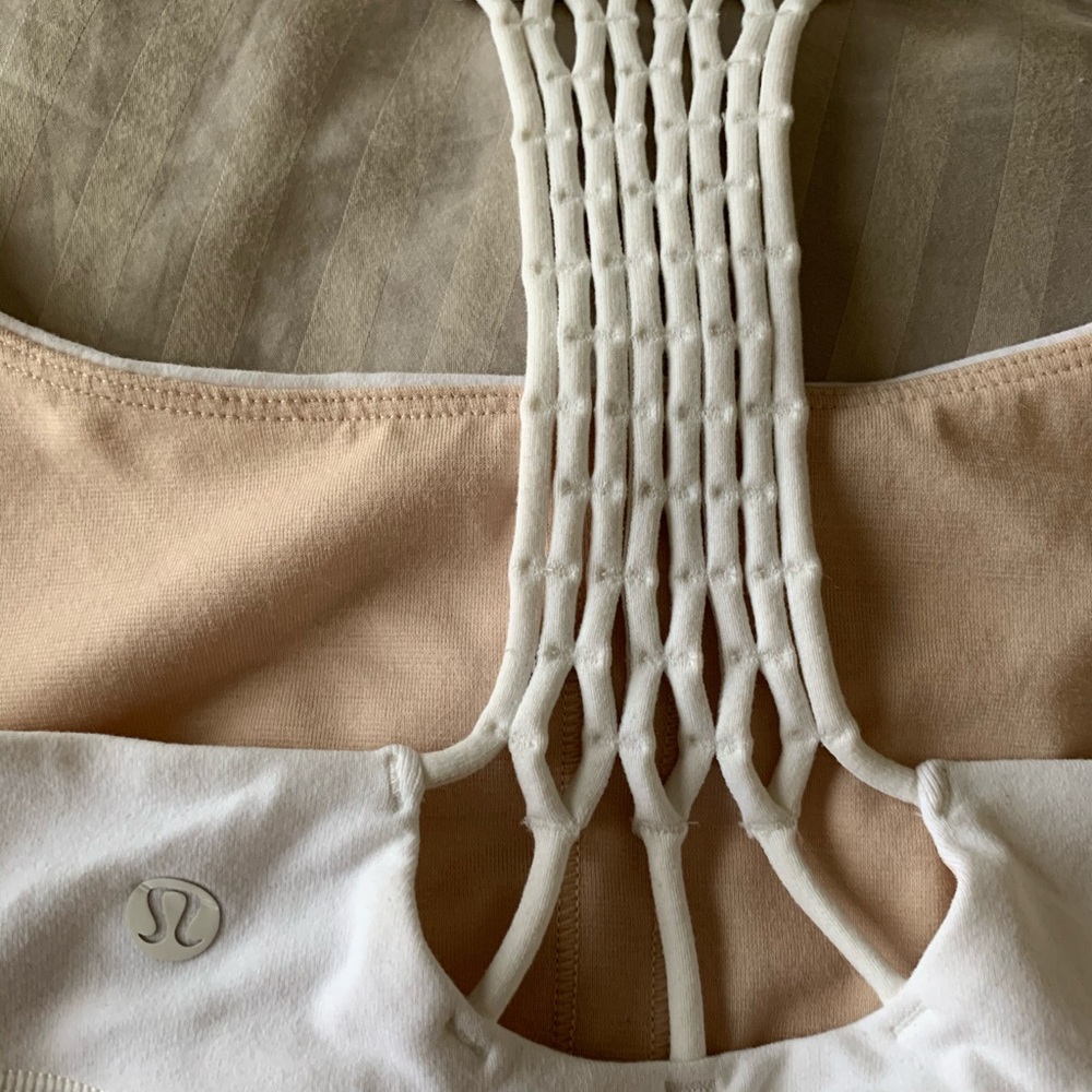 LULULEMON - SPORTS BRA